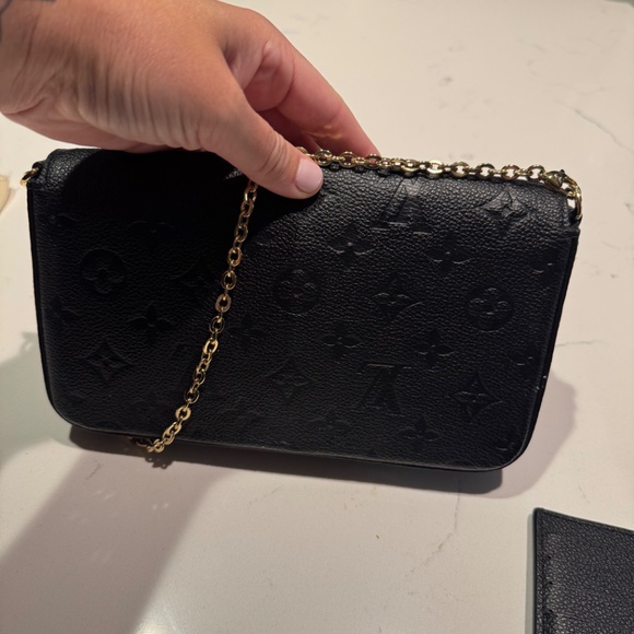 Louis Vuitton crossbody bag - Picture 9 of 11